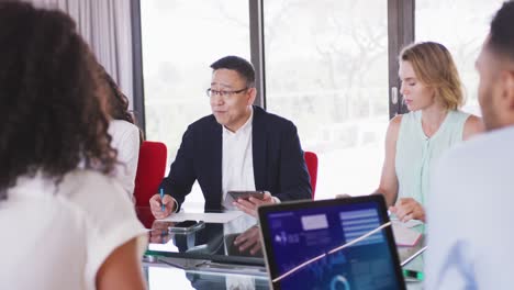 Senior-businessman-discussing-with-young-business-people-in-meeting-room-in-office-in-slow-motion