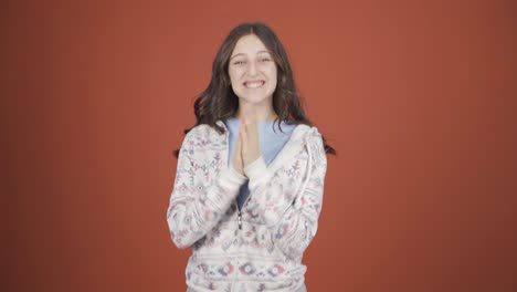 Mujer-Joven-Aplaudiendo-Con-Entusiasmo-A-La-Cámara.