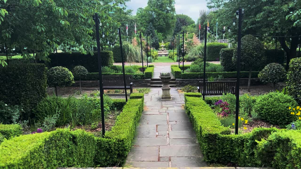 Green Courtyard Garden Landscaping Design