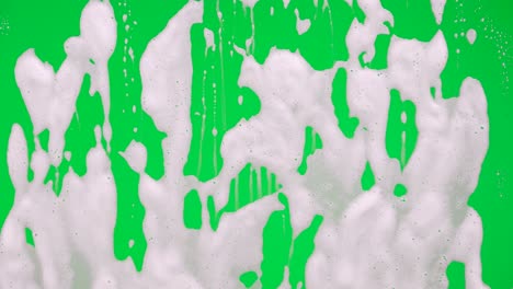 espuma de jabón en la pantalla verde