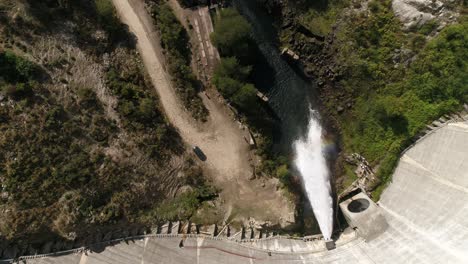 vista de la presa de agua desde arriba
