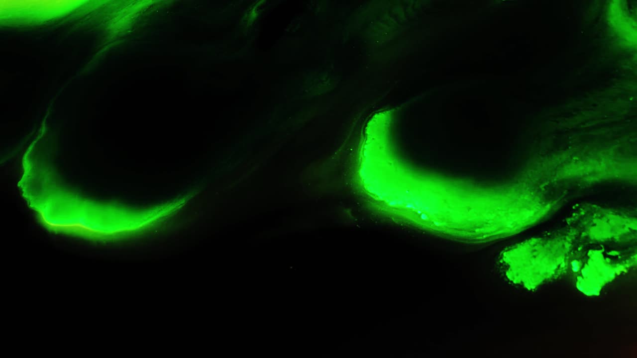 암흑 우주 한가운데 있는 성운 표면