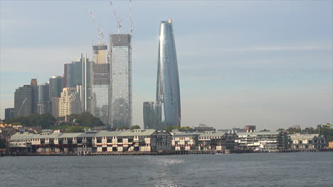 Skyscrapers-on-the-shoreline-of-Sydney-Harbour