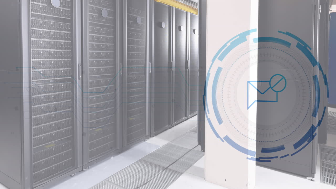 서버 방의 데이터 서버 랙 위에 있는 봉투와 정지 기호의 애니메이션