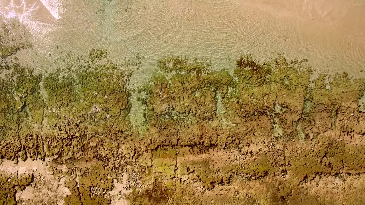 sobrecarga aérea, ascenso lento sobre la playa intermareal, punta rocosa, puerto peñasco, golfo de california, méjico
