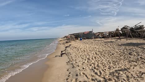 El-Silencio-De-La-Playa-En-Gaza-Debido-Al-Conflicto-Bélico,-Palestina.