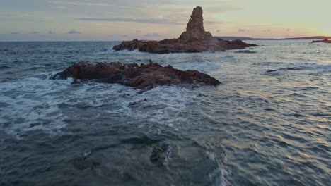 Fpv-Vista-De-Cala-Pregonda-Rojiza-Mar-Mediterráneo-España