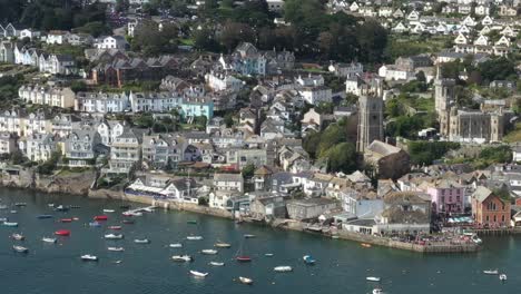 Luftaufnahme-Der-Porphry-Hall-Und-Der-Kornischen-Stadt-Fowey-In-Cornwall,-Großbritannien