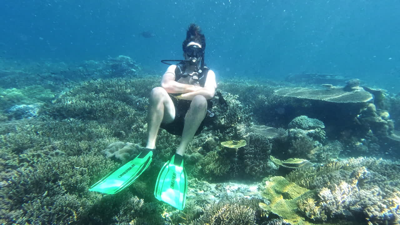 인생은 네 개의 벽이 없이 가장 잘 살아갑니다.