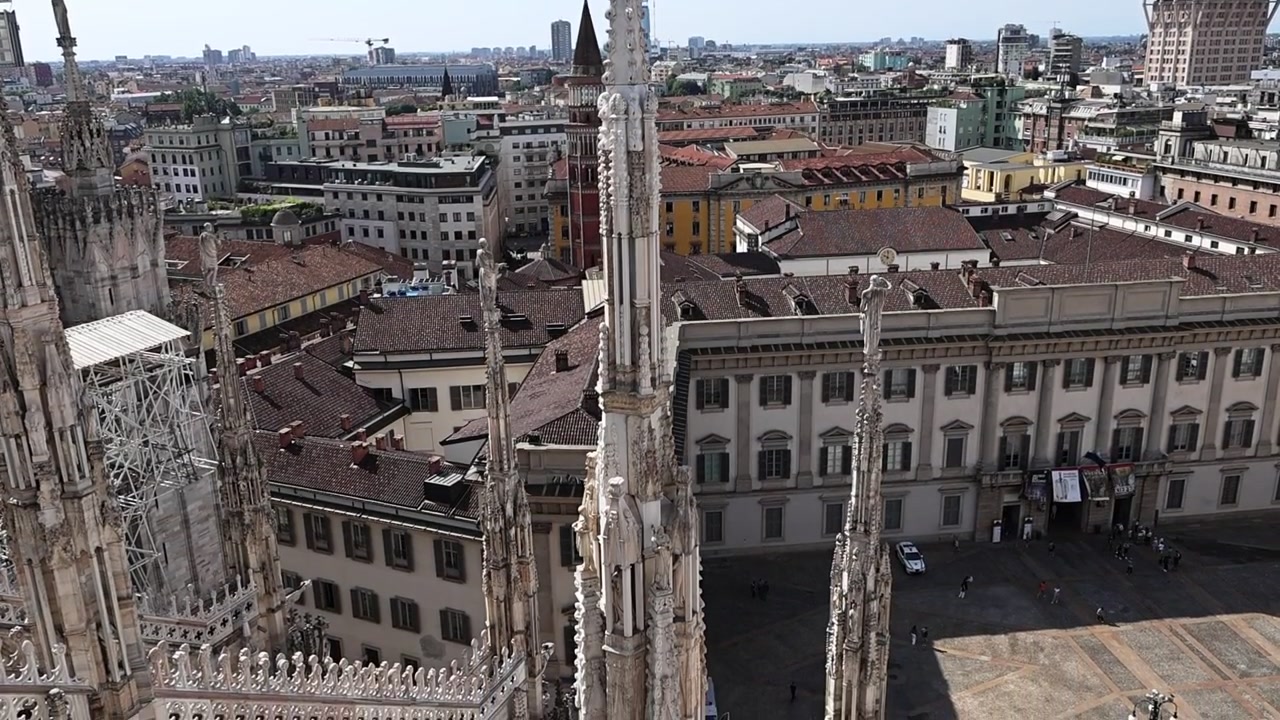 Vista Panorámica del Paisaje Urbano de Milán desde la Azotea del Duomo de Milán