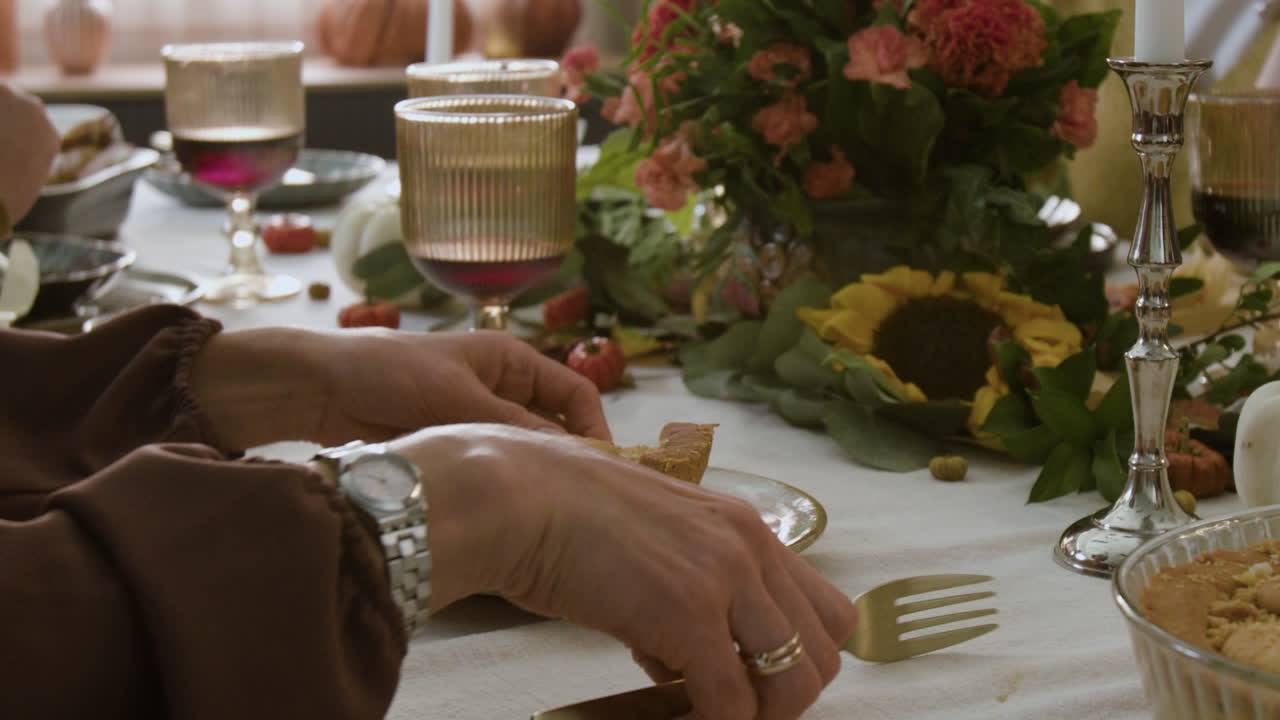 Thanksgiving Table Setting with Pumpkin Pie