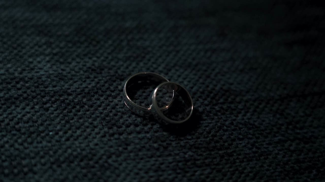 Wedding rings and play with light