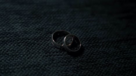 anillos de bodas y jugar con la luz