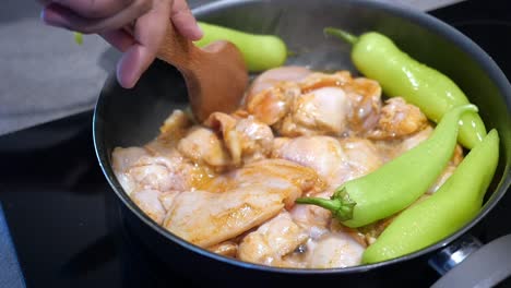 cooking chicken with green peppers