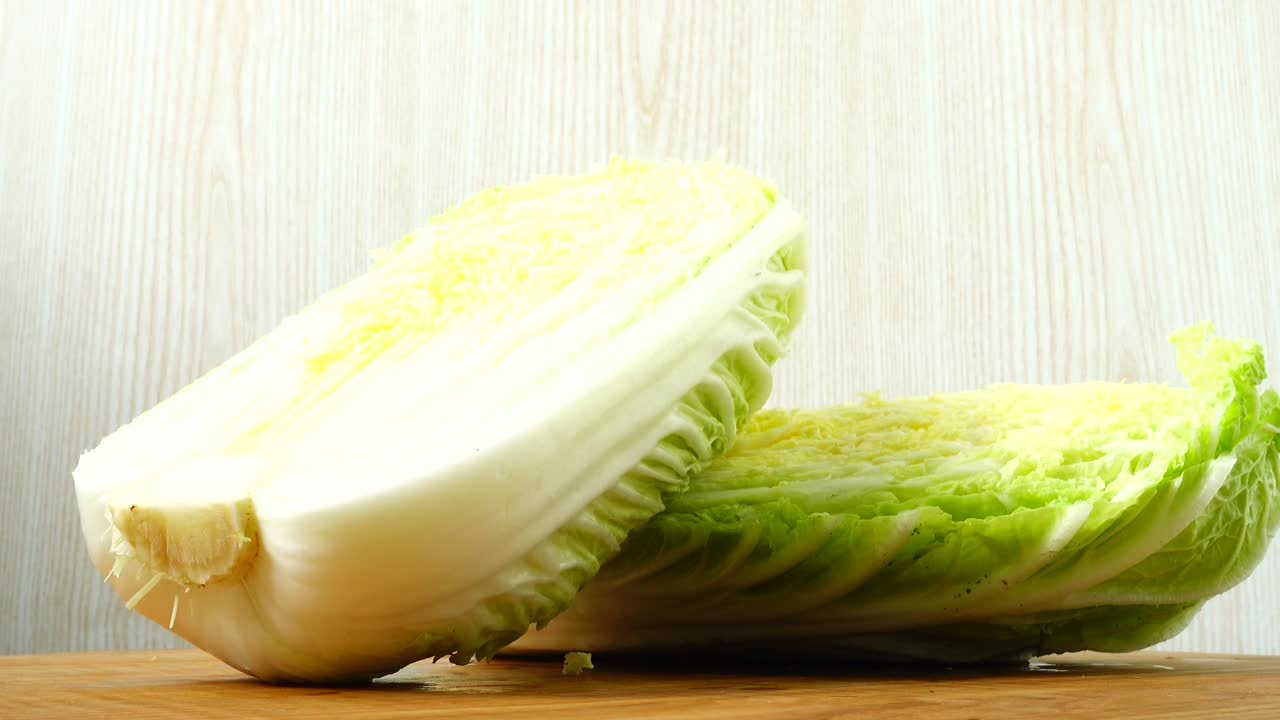 白菜、動きのある撮影。まな板。