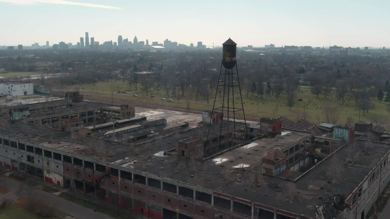 Veduta aerea del fatiscente stabilimento automobilistico Packard a Detroit, Michigan