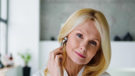 Woman-looking-at-camera