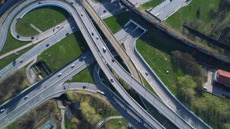 vista aérea de una intersección de autopista