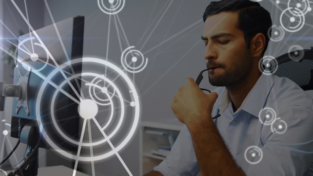 animación de la red de conexiones sobre el hombre caucásico trabajando en la computadora en la oficina