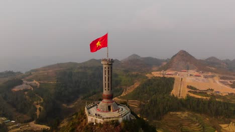 The-Vietnamese-flag-at-Lung-Cu-flagpole,-Ha-Giang-province-is-beautiful-shimmering-in-the-sunset-sun