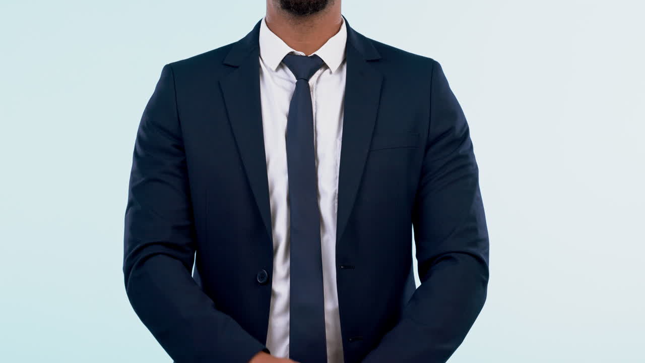 manos, tamaño y medida con un hombre de negocios