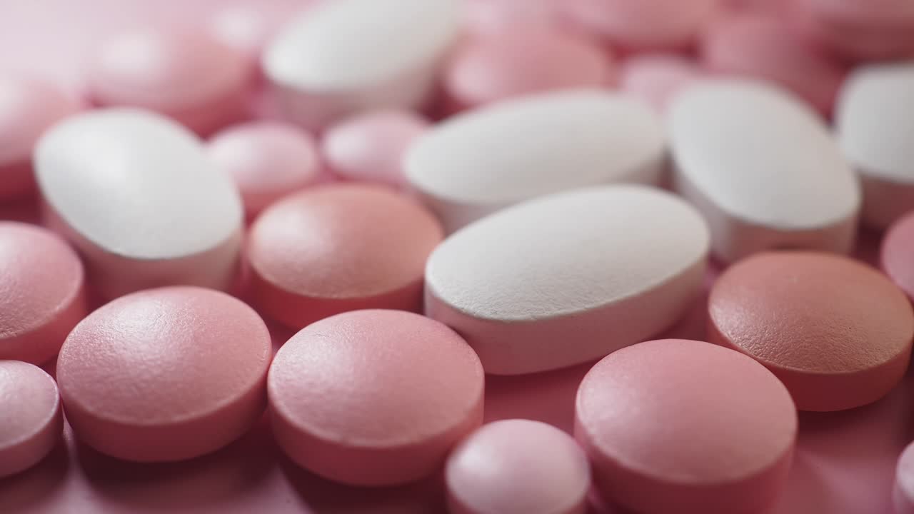 분홍색과 색의 알약