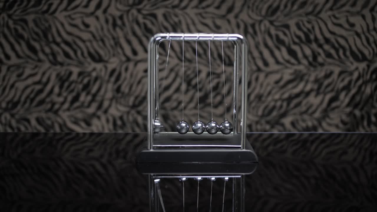 스윙 뉴턴의 공의 슬로우 모션 샷