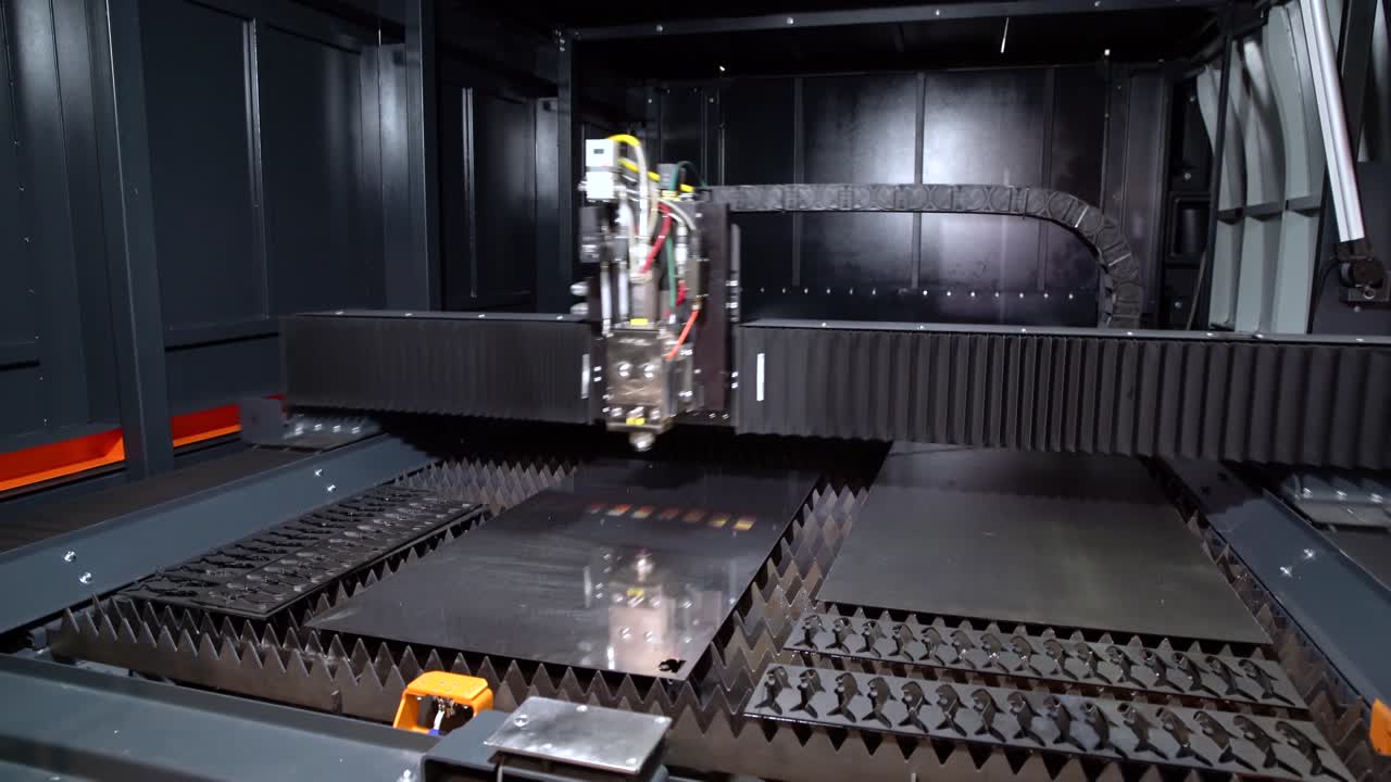 taglio laser cnc del metallo, moderna tecnologia industriale.