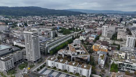 barrio moderno con apartamentos residenciales de lujo en la ciudad de zúrich
