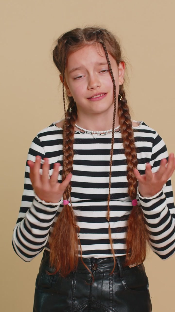 Ragazza preadolescente ragazzino perde diventando sorpreso dal gioco fallimento cattiva fortuna perdita notizie sfortunate