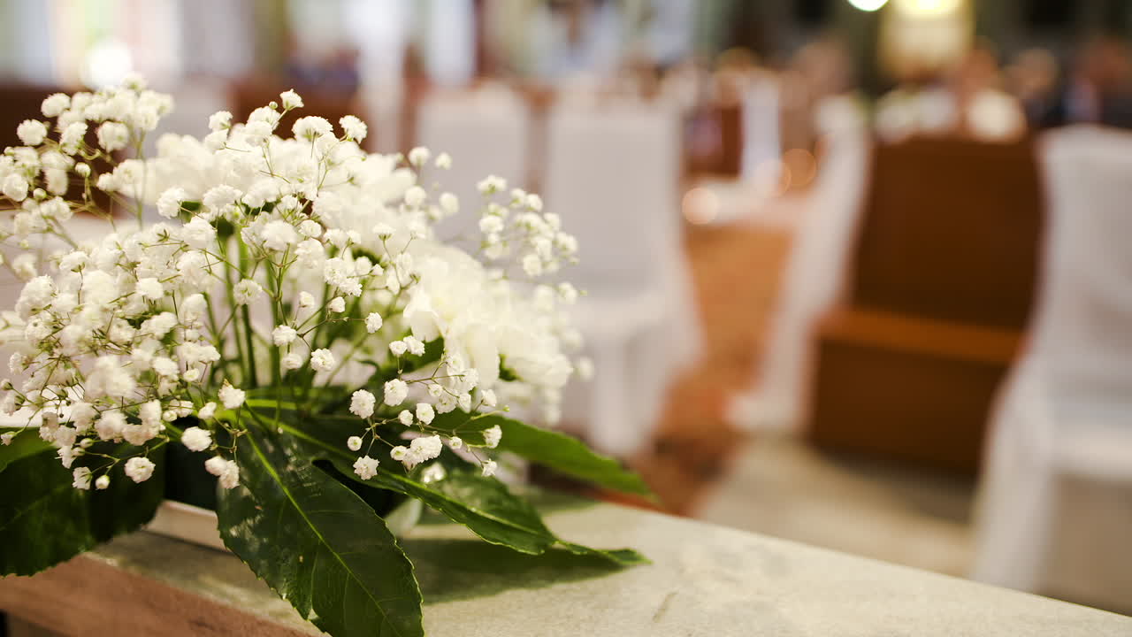 Natural Rose Arrangements for Weddings