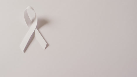 Video-of-white-lung-cancer-ribbon-on-pale-blue-background