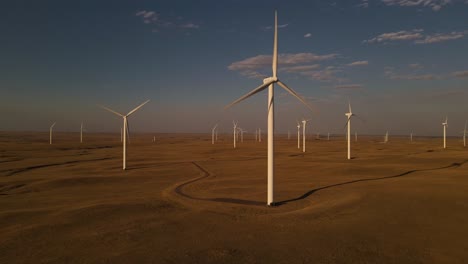 Windmühlenfarm-Im-Offenen-Feld