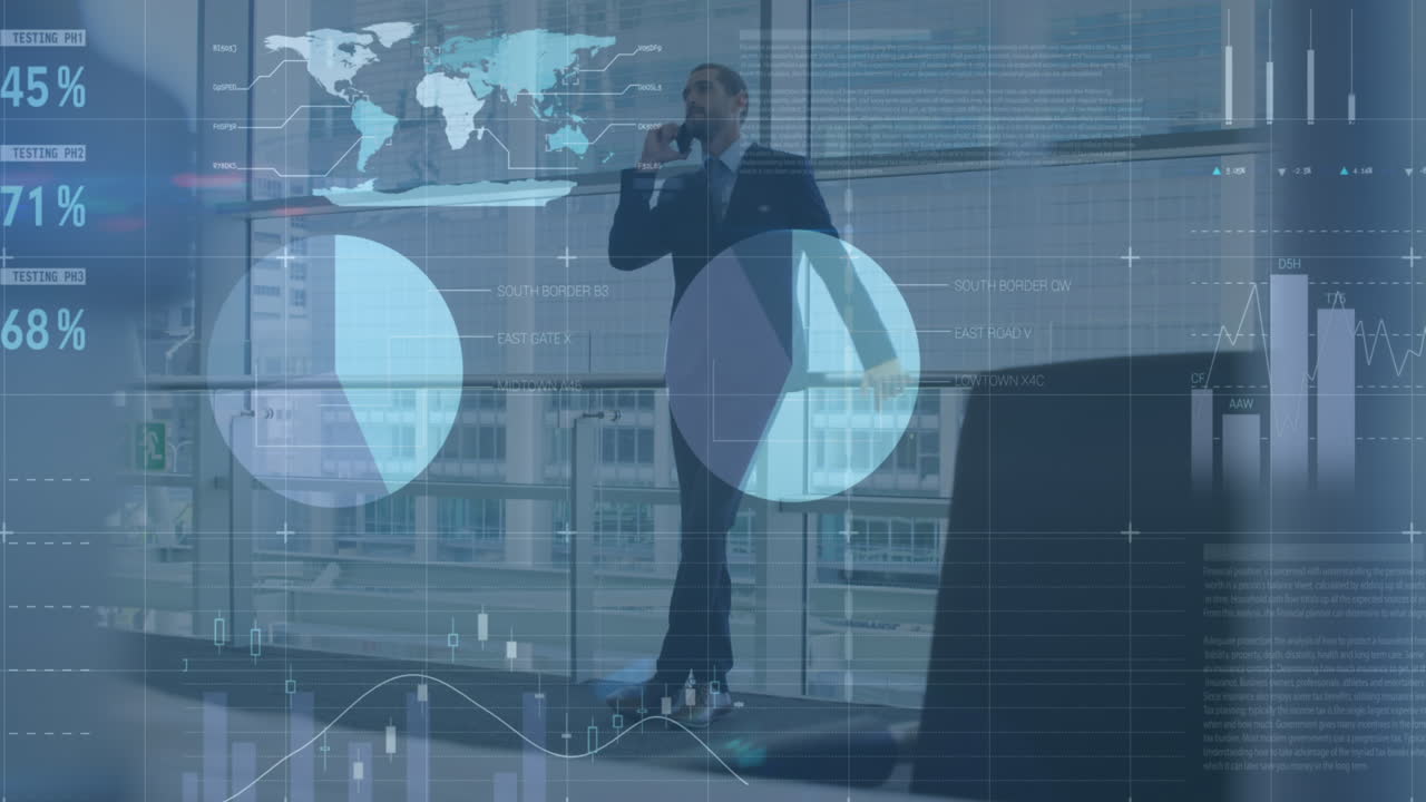 animación del procesamiento de datos sobre un empresario caucásico que usa un teléfono inteligente