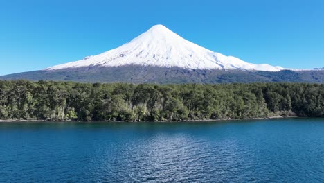 volcán osorno en petrohue en los lagos, chile