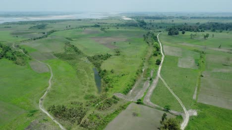 Toma-De-Vista-De-Drone-De-La-Isla-Fluvial-Más-Grande-De-Asia,-La-Isla-Majuli