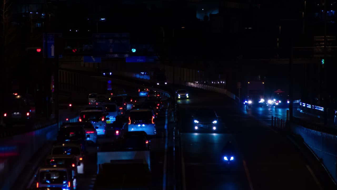 도쿄 시내 거리의 교통체증에 대한 야간 타임스 장면