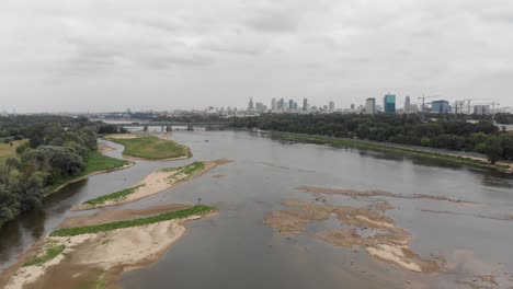 Shoal-on-the-river-overlooking-the-skyscrapers