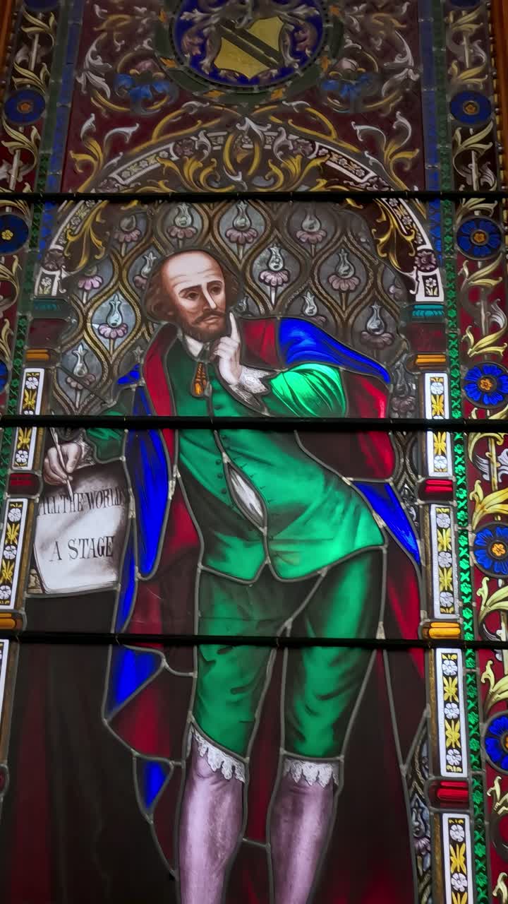 Opera d'arte in vetro colorato di William Shakespeare