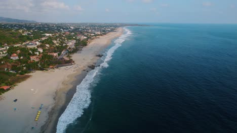 Vista-Aérea-De-Las-Hermosas-Playas-De-Puerto-Escondido-En-México