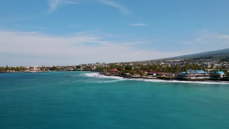 Malerischer-Blick-Auf-Die-Kailua-Bay-In-Kailua-Kona,-Hawaii-Tagsüber---Luftaufnahme