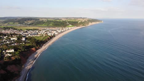 Vista-De-La-Mañana-A-Través-De-La-Costa-De-La-Playa-De-Seaton-Y-El-Canal-Inglés