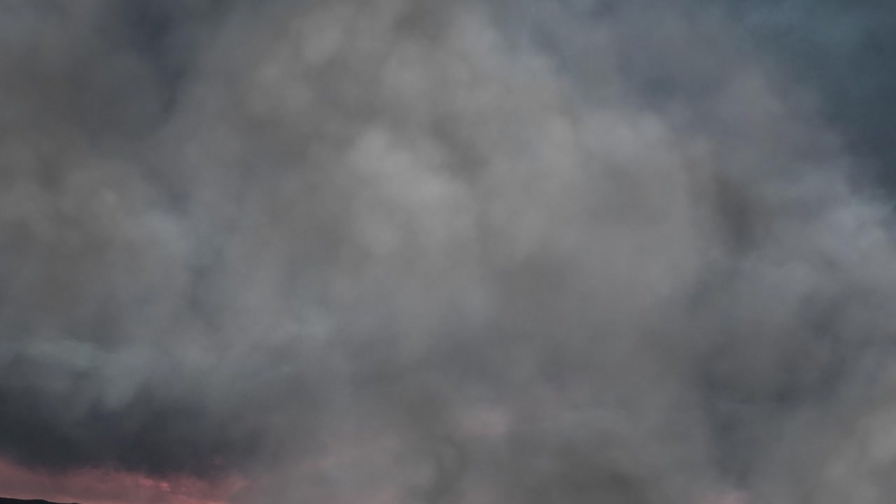 폭풍, 어두운 구름에서 강한 번개 울트라 hd