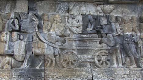 bajorrelieve en el templo de borobudur, sitio del patrimonio mundial de la unesco, java central, indonesia, templo budista