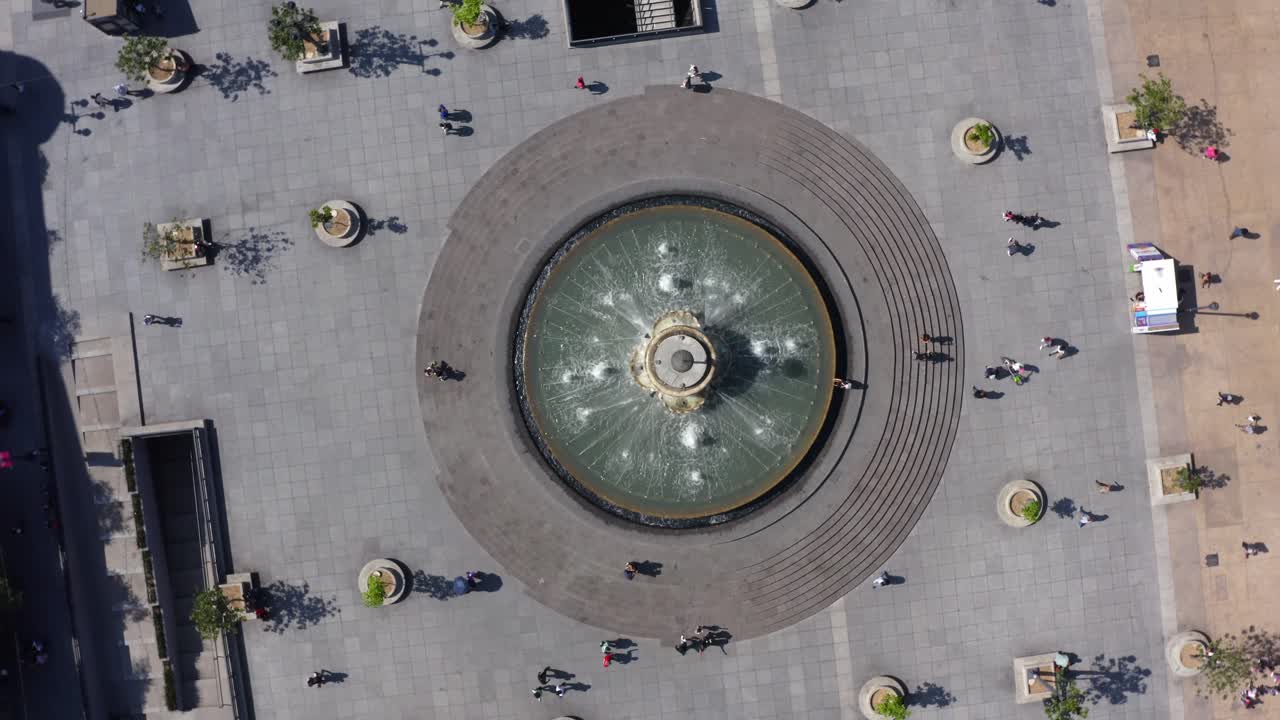 DRONE: TOP DOW ROTATING VIEW OF THE MAIN FOUNTAIN IN FRONT OF THE CATHEDRAL IN GUADALAJARA, JALISCO