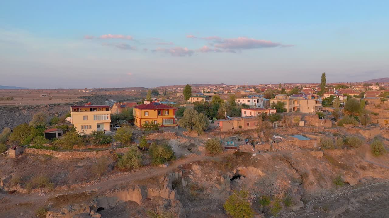 vista aérea de la ciudad de agirnas en kayseri, turquía