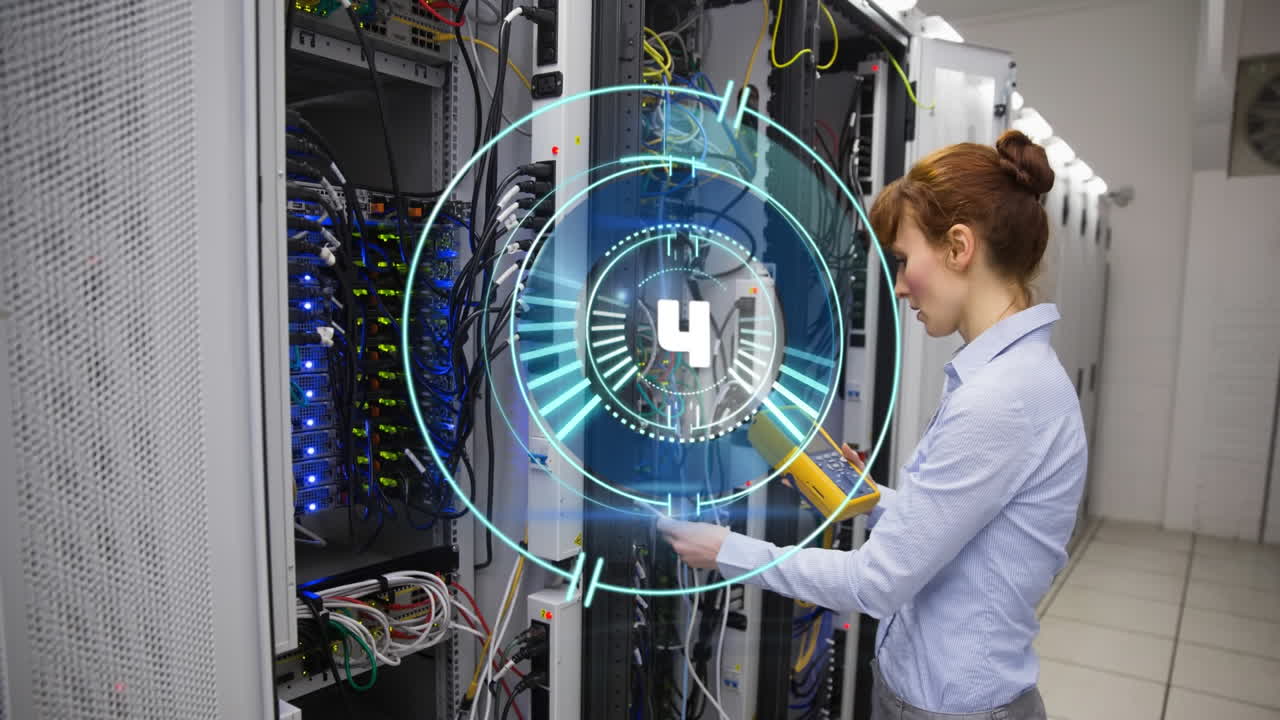 animación de escaneo de alcance sobre mujer caucásica en la sala de servidores