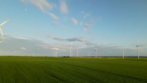 Granja-De-Molinos-De-Viento-Creando-Energía-Verde-Recurso-Renovable-Cambio-Climático