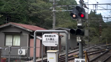 train signal at end of platform at gokurakubashi