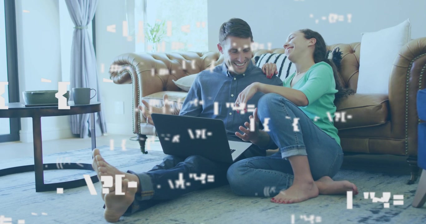 Animación de números cambiando sobre una pareja caucásica usando un portátil.